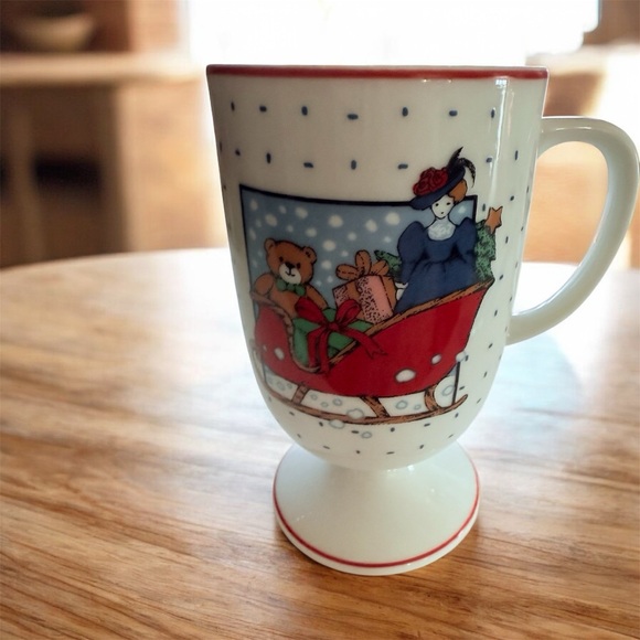 Other - Vintage Mervyn's Old Fashion Pedestal Christmas Mug